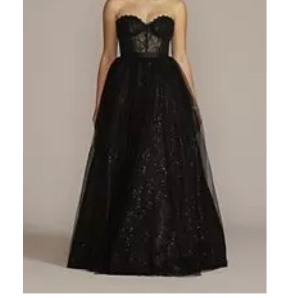 strapless illusion lace while a delicate veil of sparkle tulle for prom/dance.